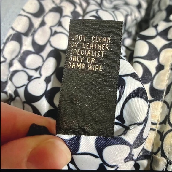 Coach Bucket Hat no rips, no spots, no discoloration, just like new. - Picture 6 of 6